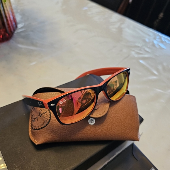 Sunglasses - Picture 2 of 5